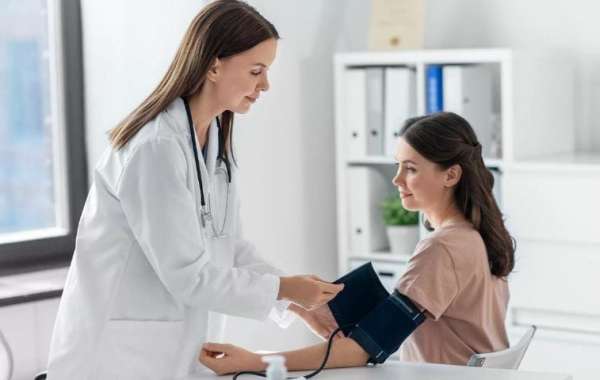 Why Seniors Benefit From Regular Full Body Checkup at Home Services