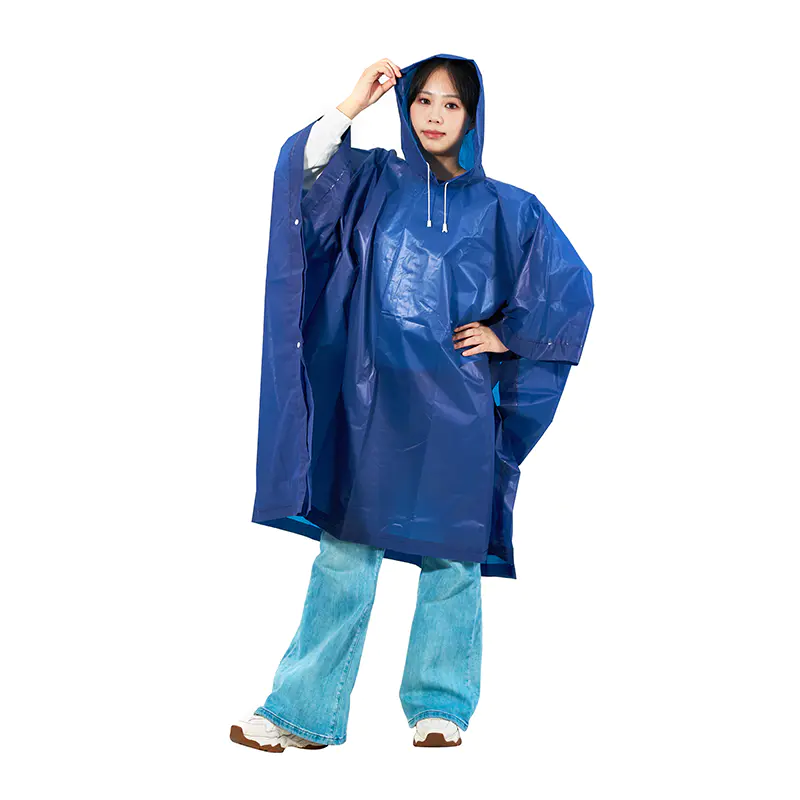 How Does A Loose Raincoat Cover Different Clothing?